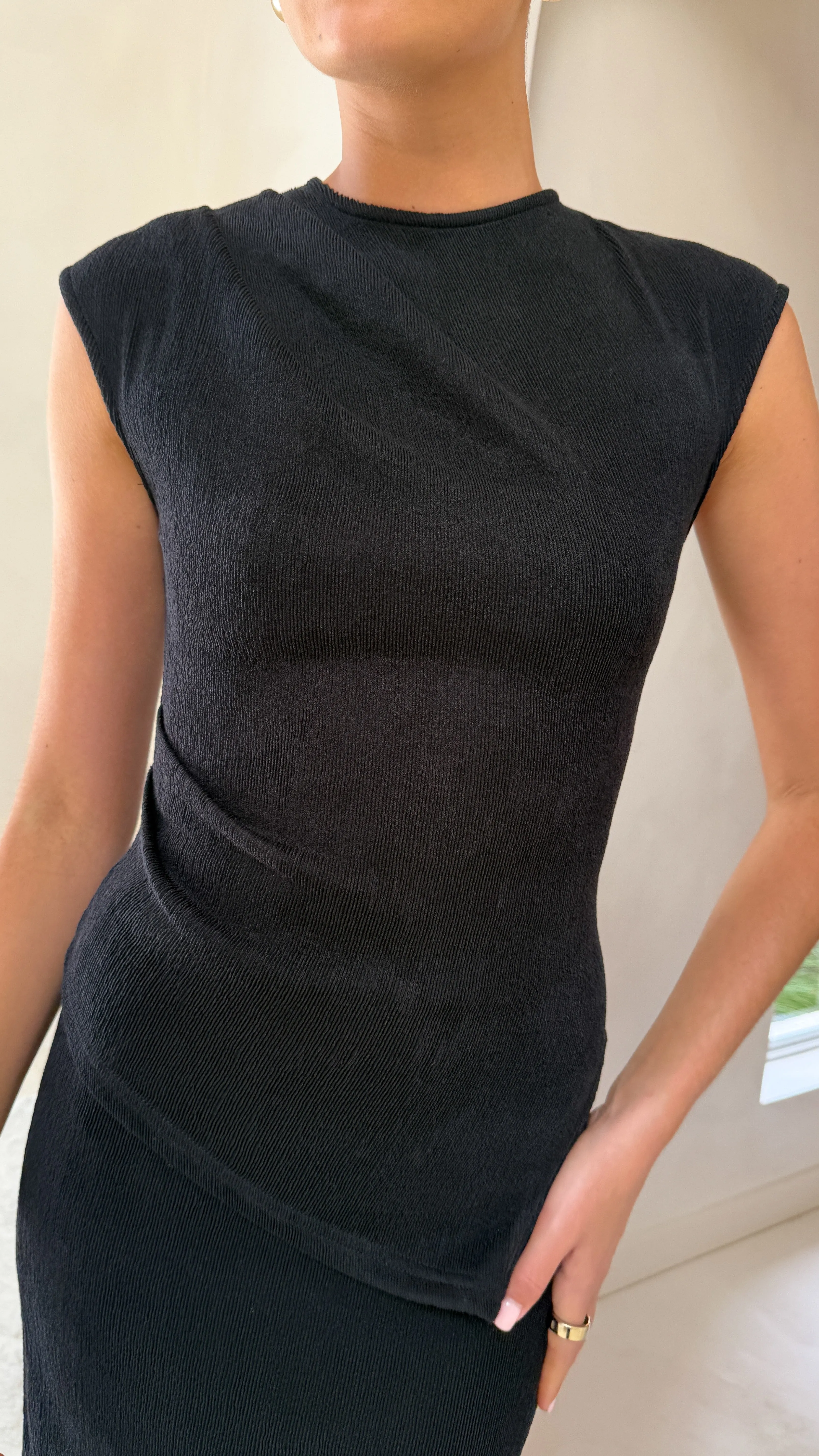 Kahili Asymmetrical Top - Black