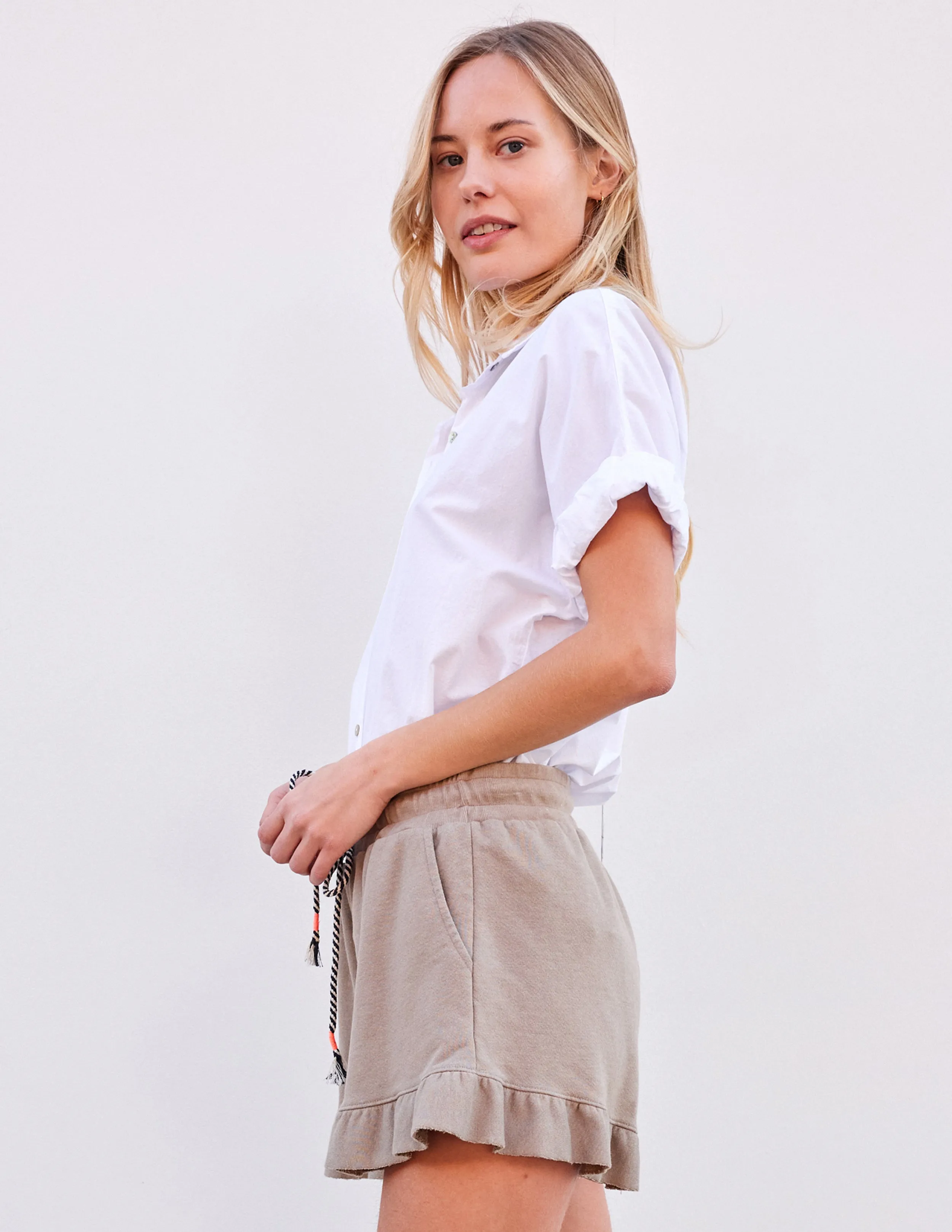 Sundry Lete a LA Roll Short Sleeve Shirt in Optic White