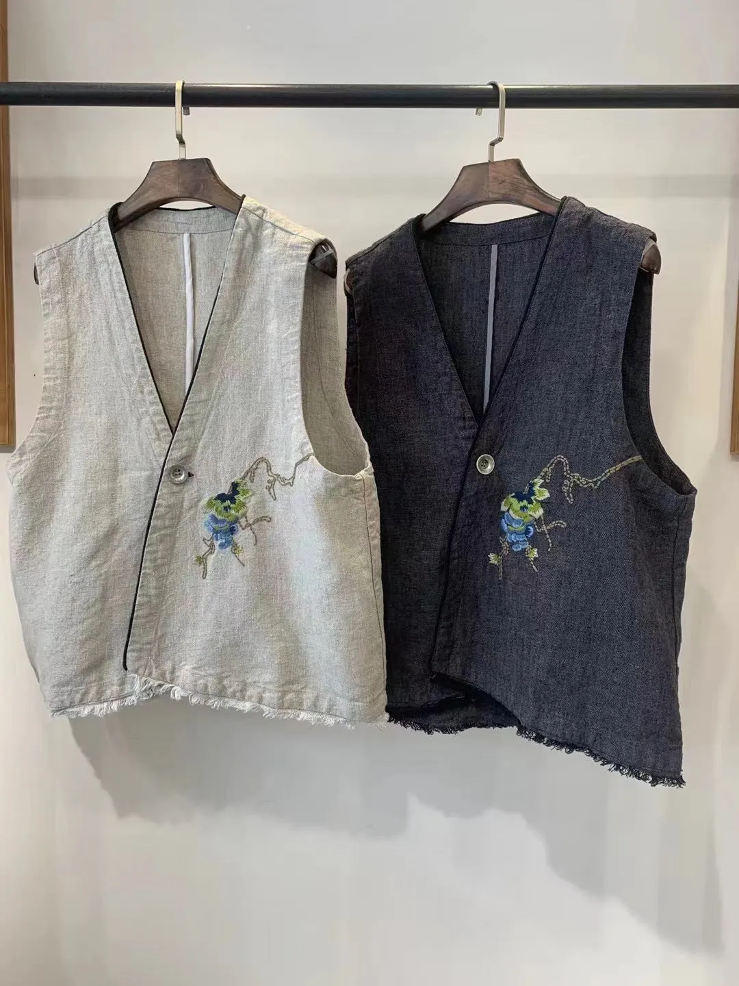 Women Vintage Embroidered V-Neck Frayed Linen Vest